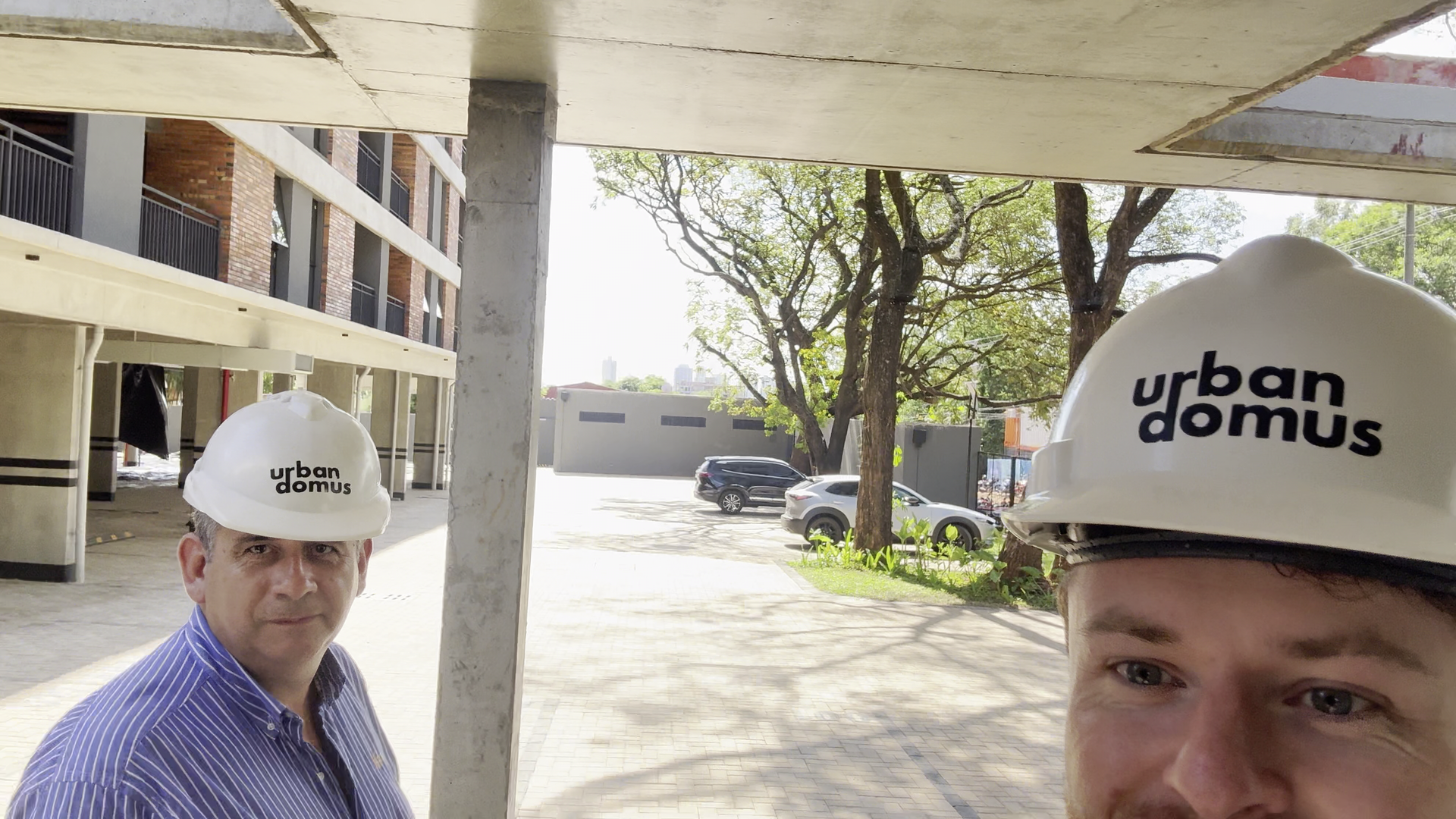 Jack and the Urban Domus developer on the Project Cumbres construction site