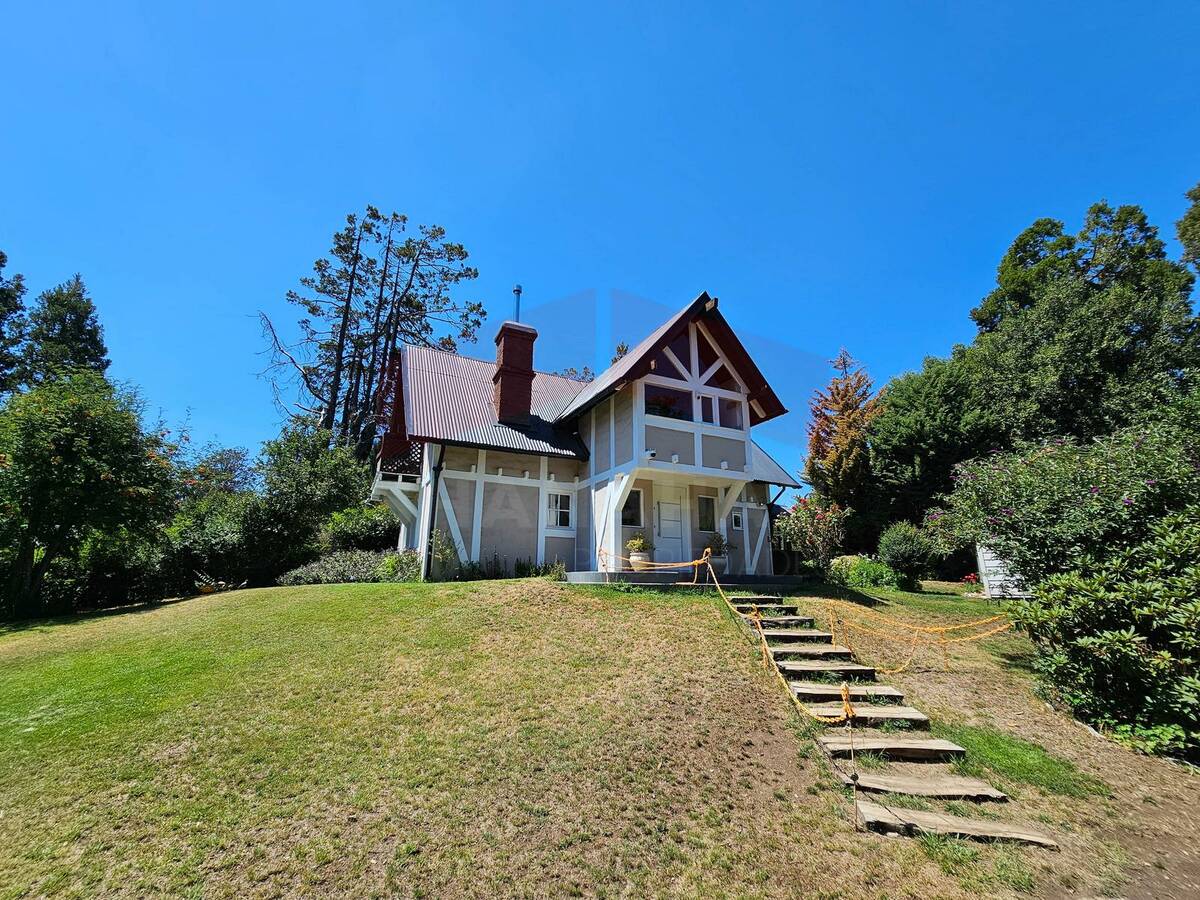 The main house at Los Quetros in La Cascada