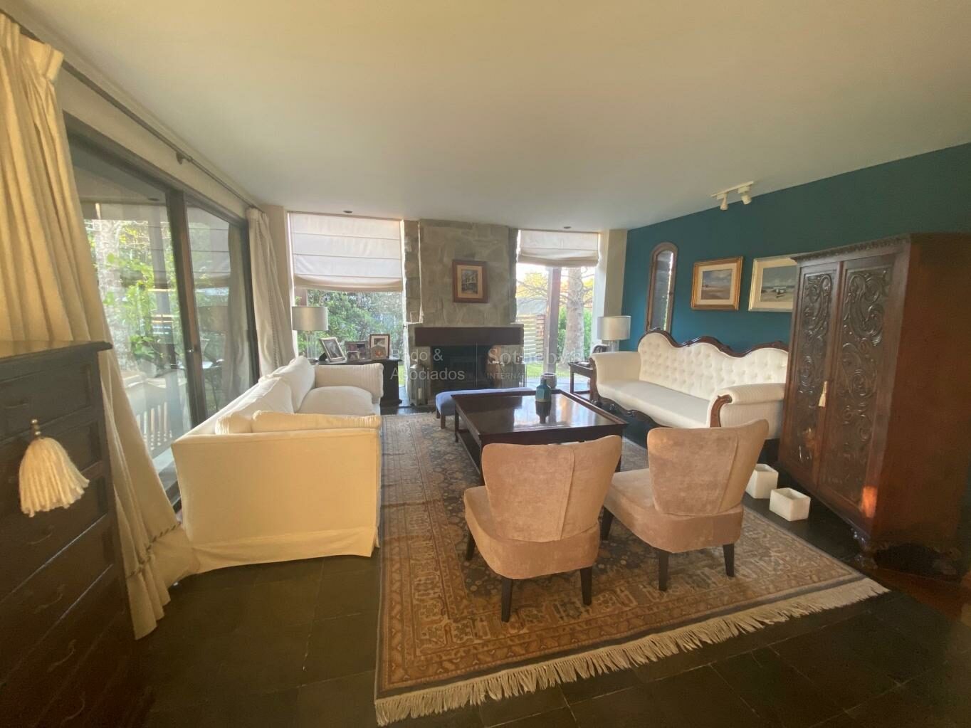 Living room with sofas, a rug and a fireplace
