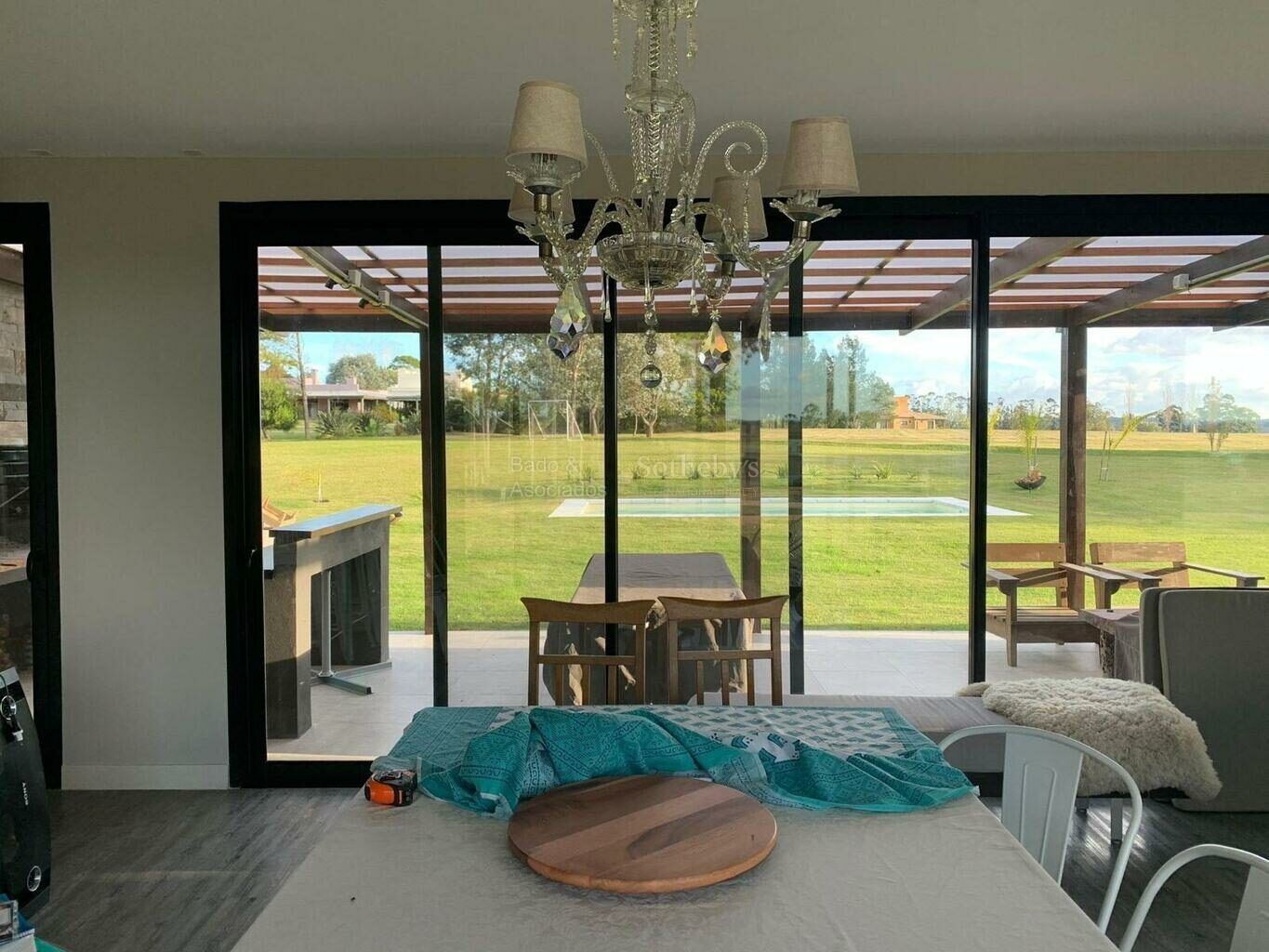 Kitchen and dining area with glazing opening toward the garden