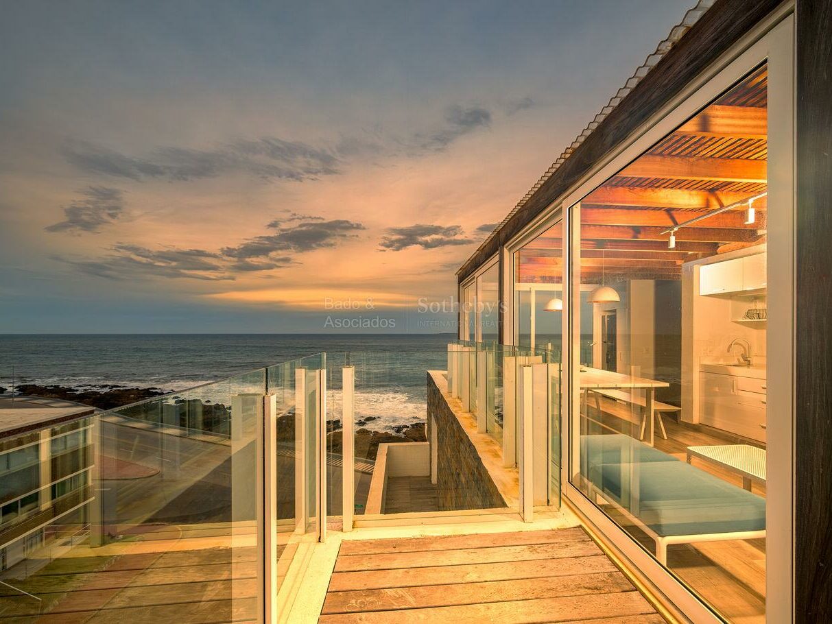 Upper terrace of the Bonaire I penthouse with an open coastal outlook