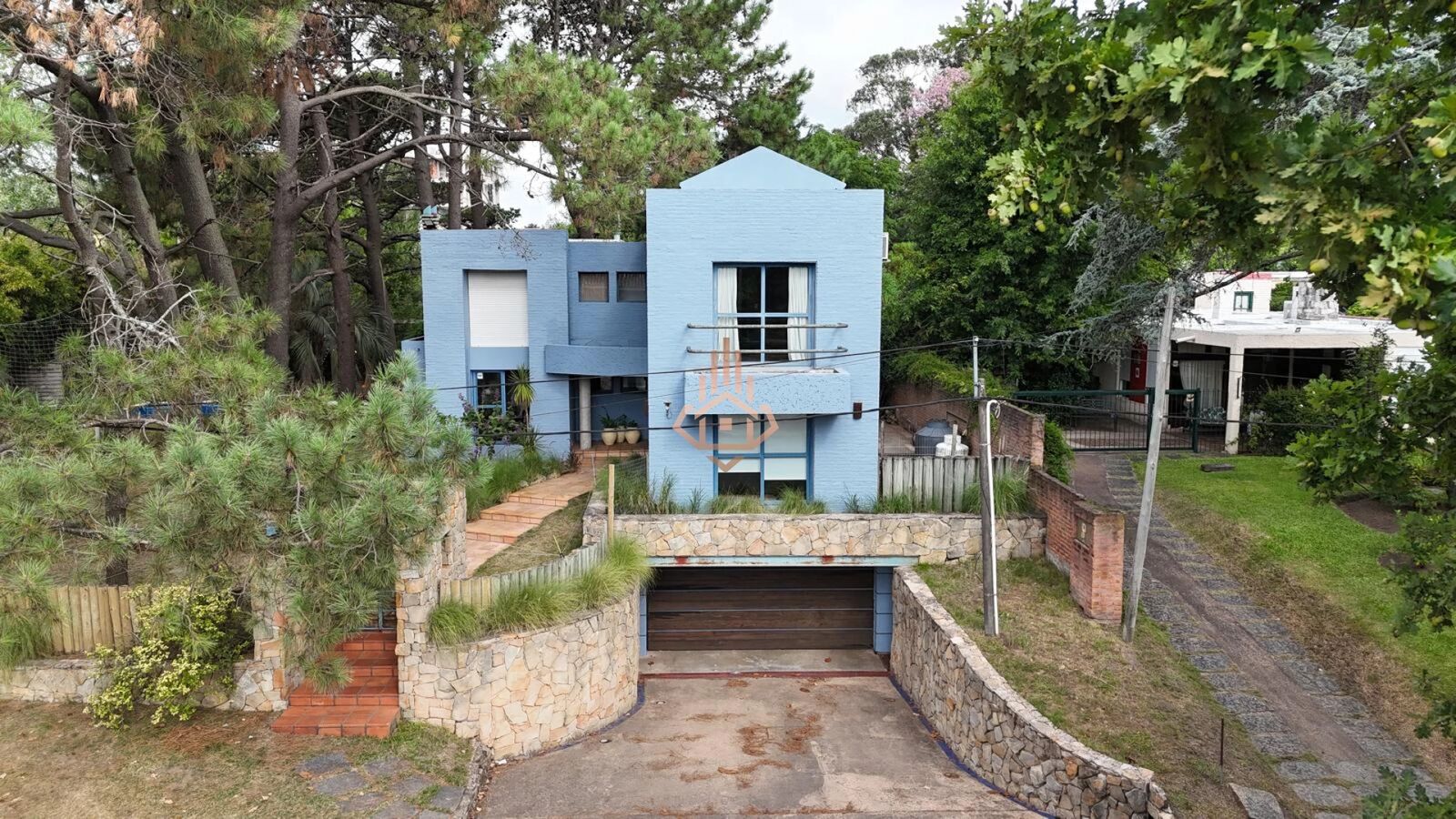 Spacious Residence in Nuevo Cantegril — photo 1 of 6