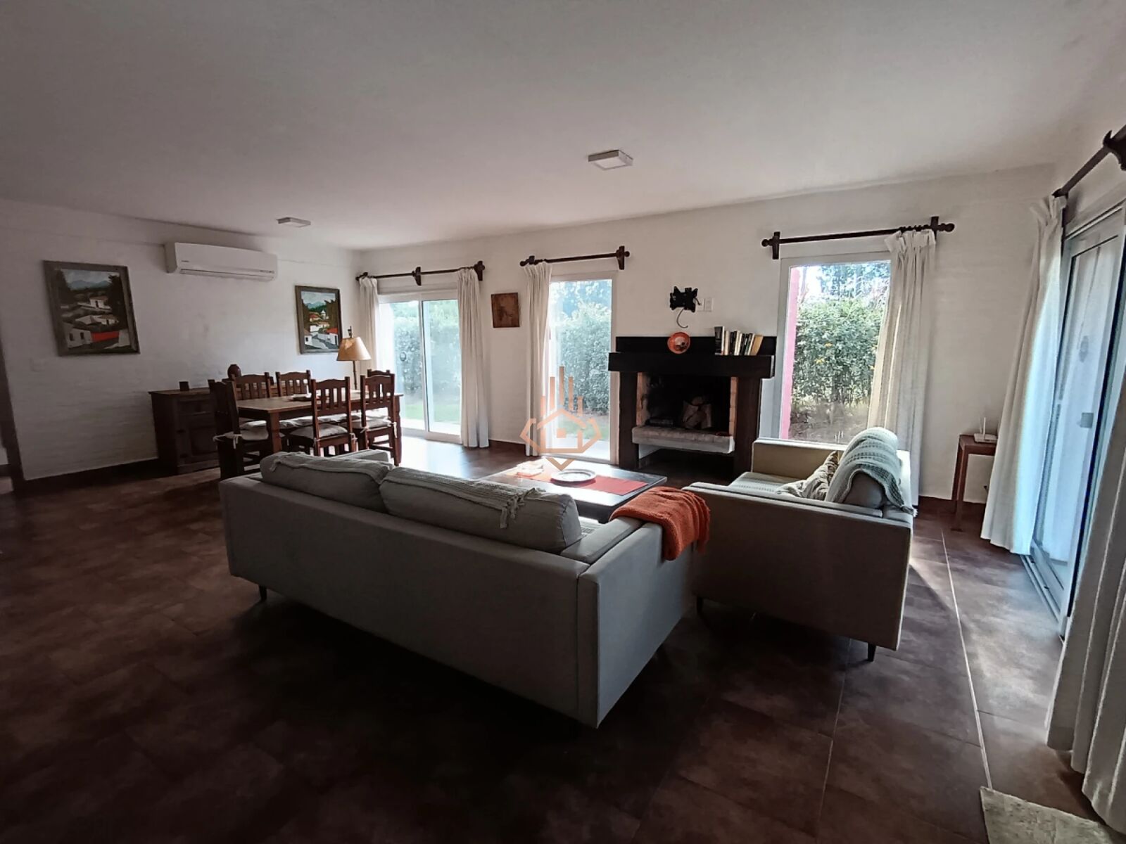 Ocean Park Home with Guest House — photo 5 of 6