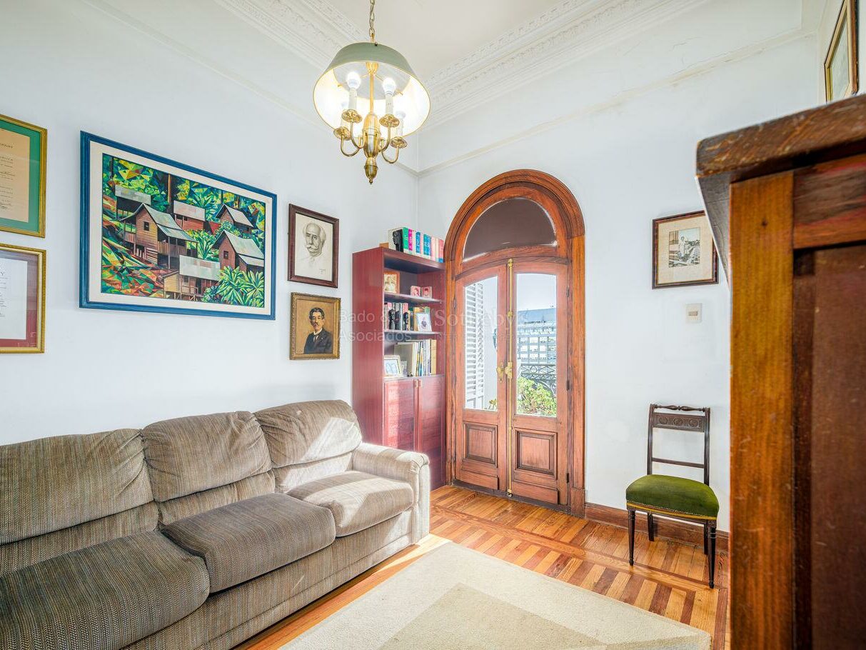 Library and flexible room in the Palacio Montero apartment