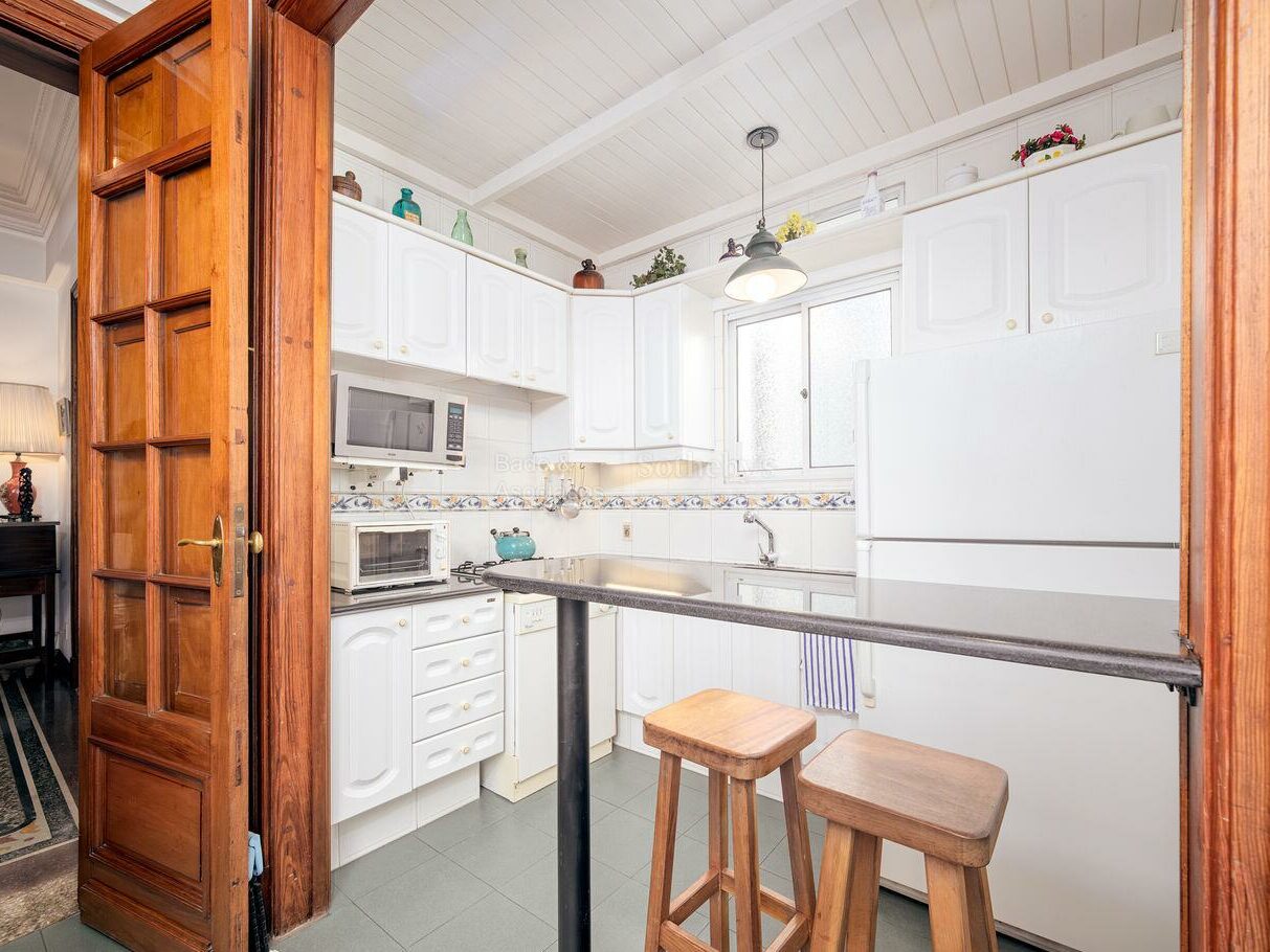 Modern kitchen in the Palacio Montero apartment
